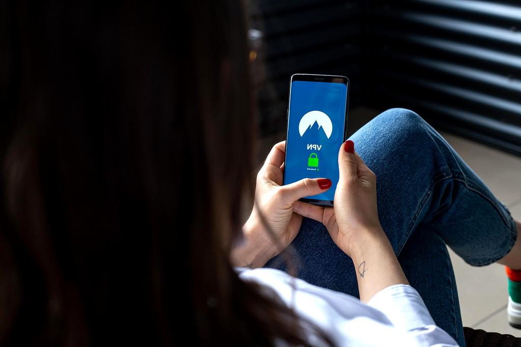 Distributed memory storage banks